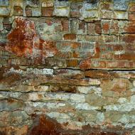 Restauro (Snacciamento) di vecchi mura di mattoni